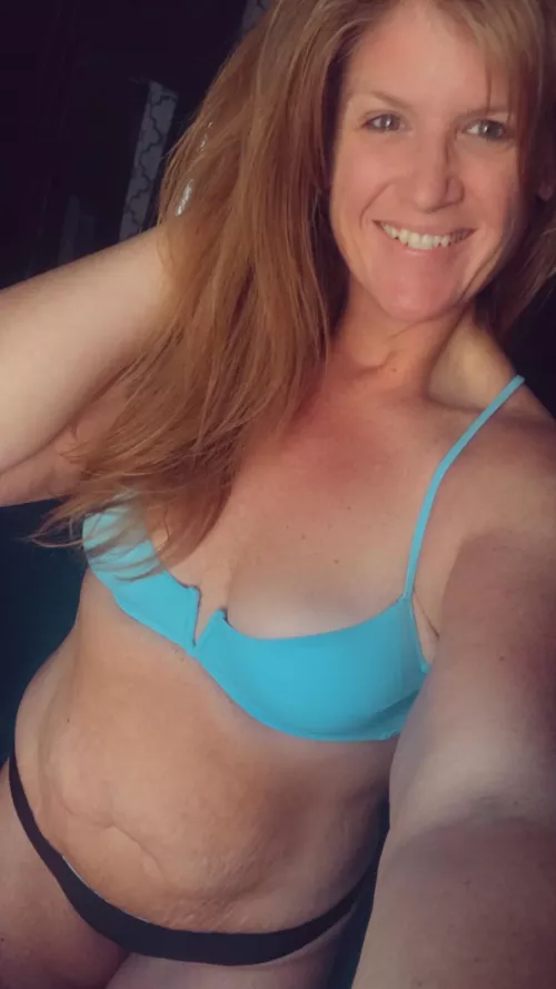 👙 Bikini in the morning, softball in the afternoon. 🥎 40(f)
