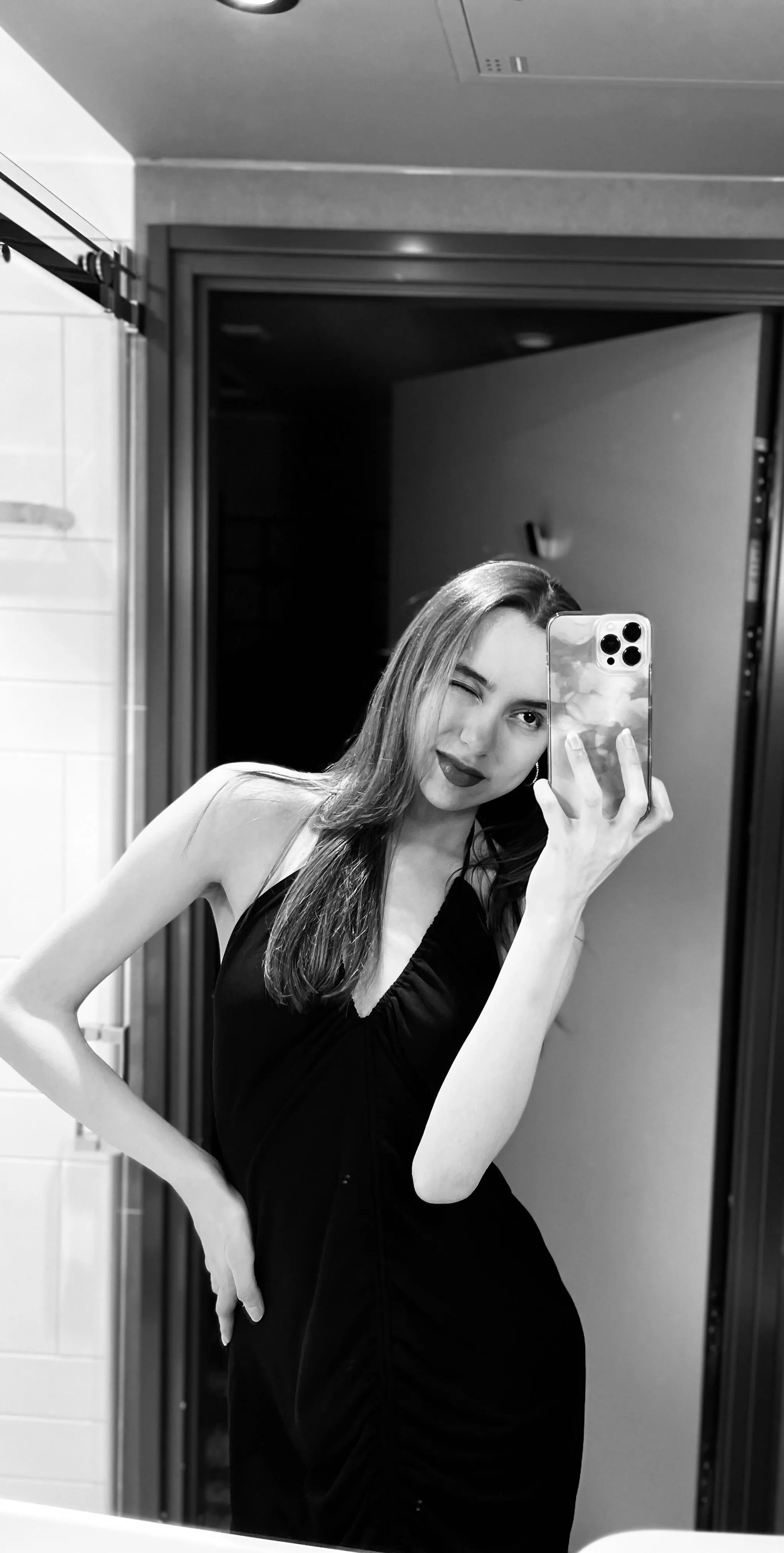 Black dress and long hair ♥️ (f20)