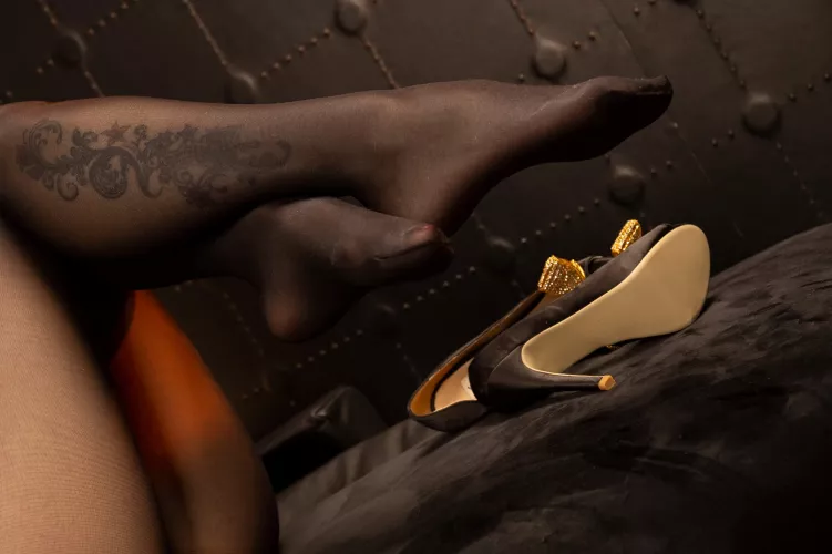 Black is just timeless. Isn't it?🖤