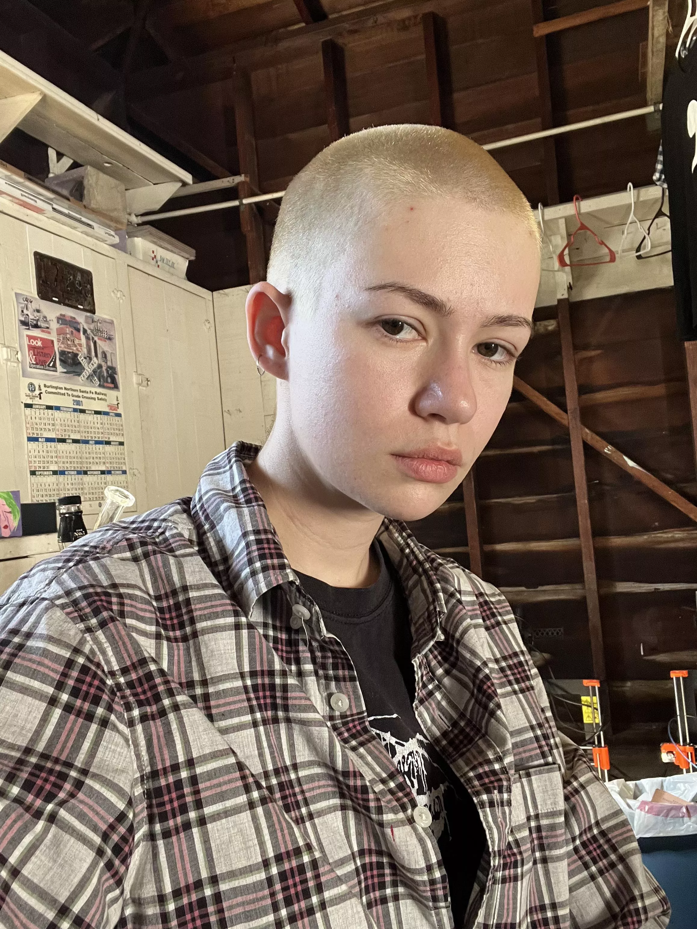 borrowed my gf’s flannel this morning! i think it looks cute on me