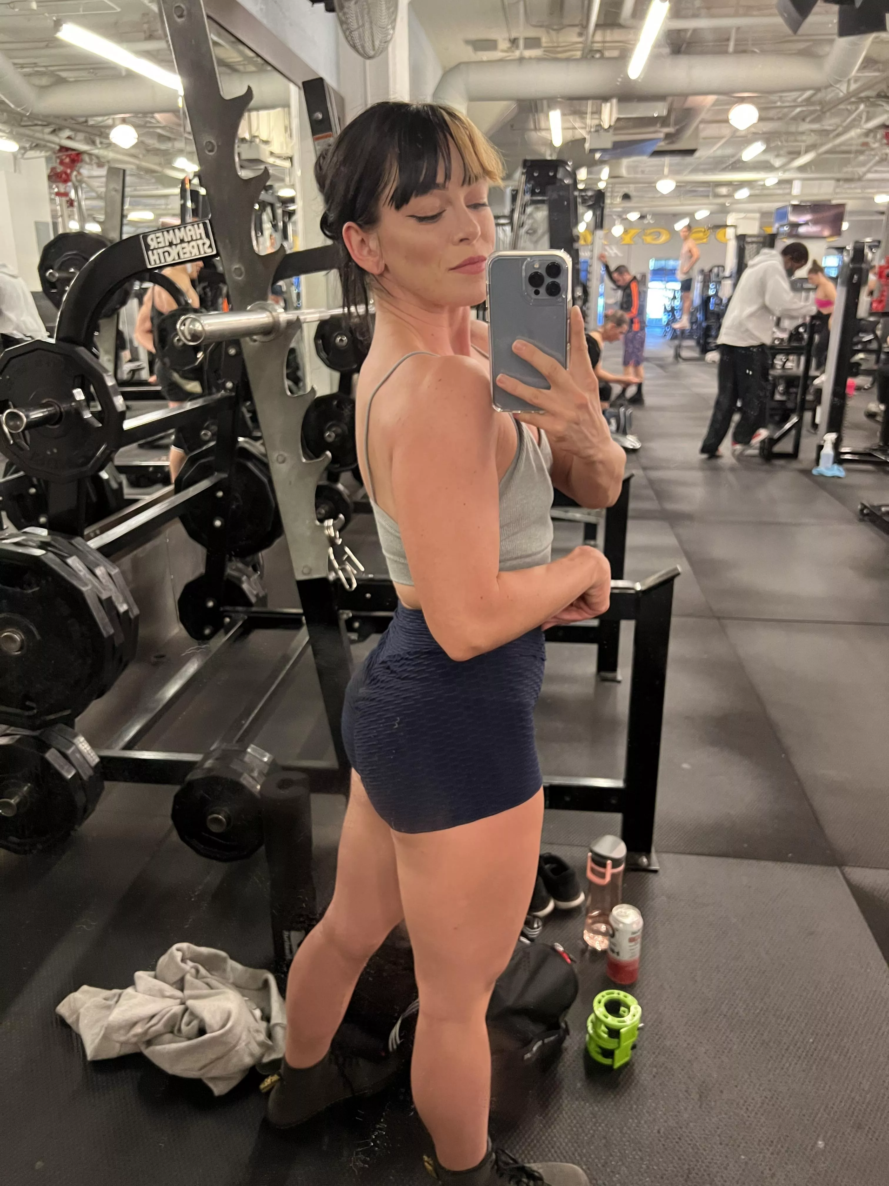 bulking so iβm a little self conscious rn but feel free to wish me a happy leg day π€·ββοΈ bulking so iβm a little self conscious rn but feel free to wish me a happy leg day π€·ββοΈ