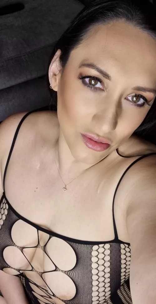 Busty British Babe at you're service... how would you spend the night with me. Links 👇 free pics for new subscribers...