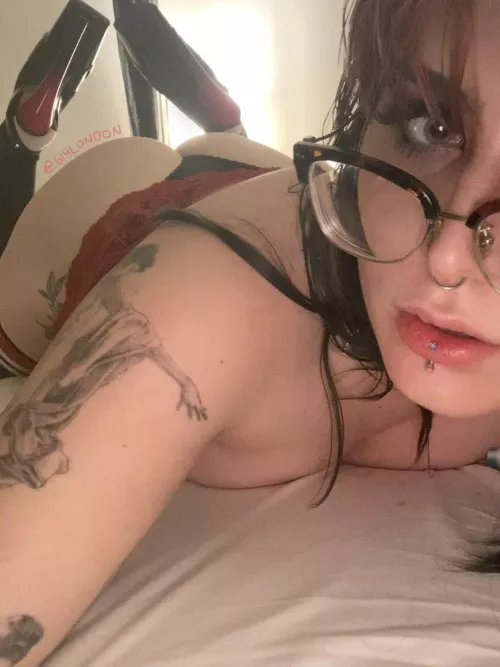 Can I be your girlfriend? I’d send you pics like this all day while your at work