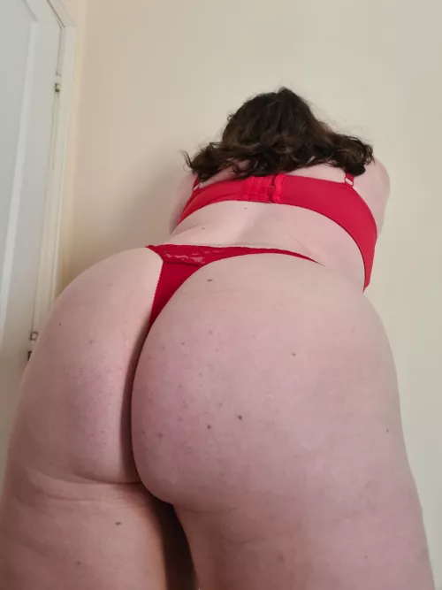 Can somebody spread these cheeks and breed me hard?