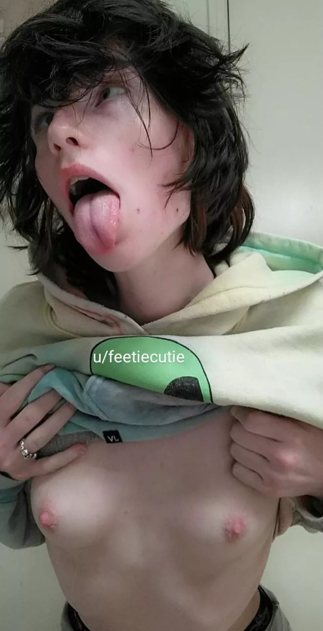 Can you guess why I got messy hair and this face on? ;)