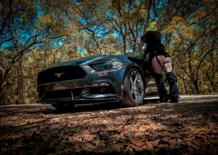 ☆ Car girl with a booty ☆ link in comments