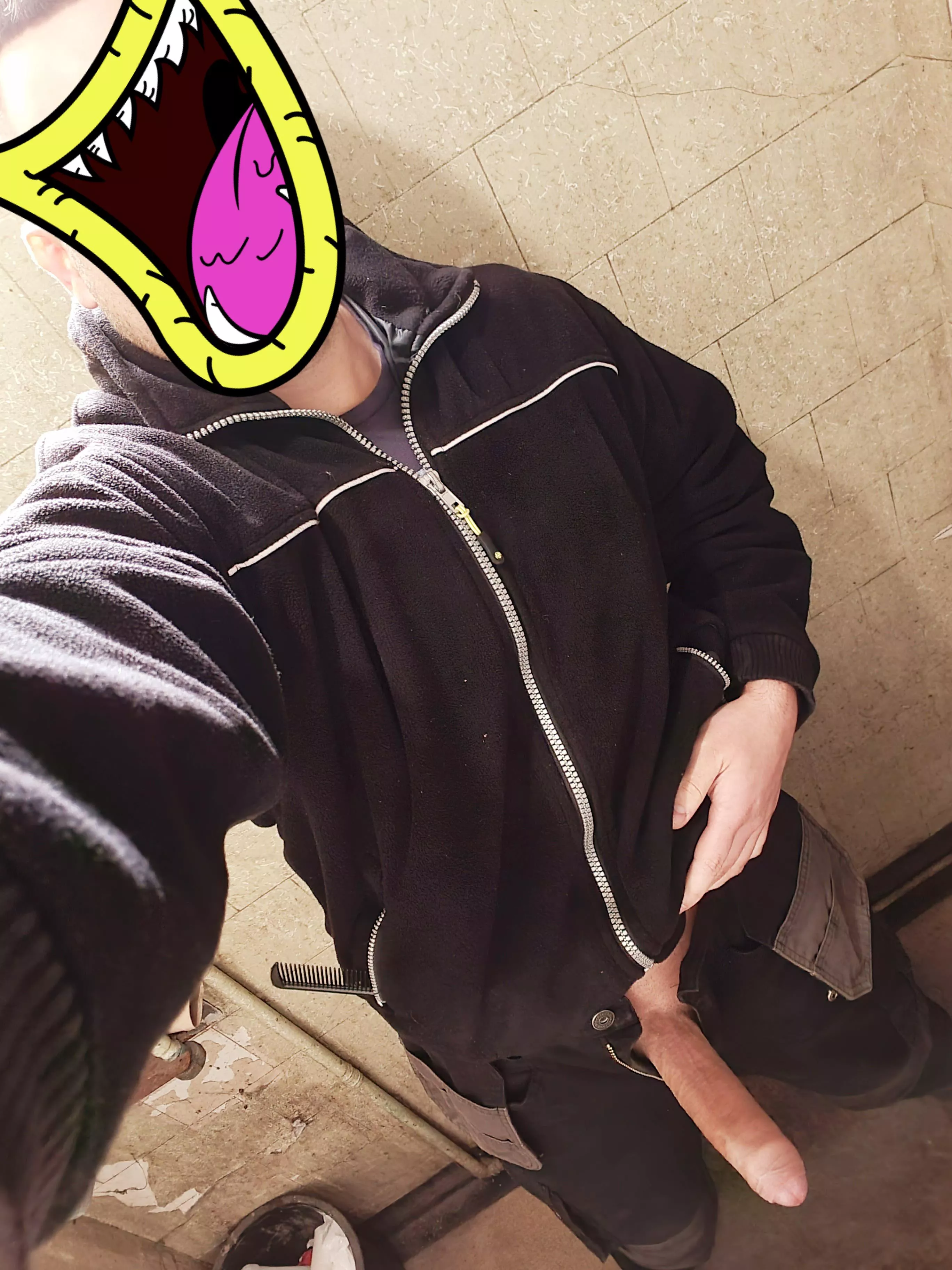 Caught bosses wife checking out my bulge 💪turned me on so thought I'd share