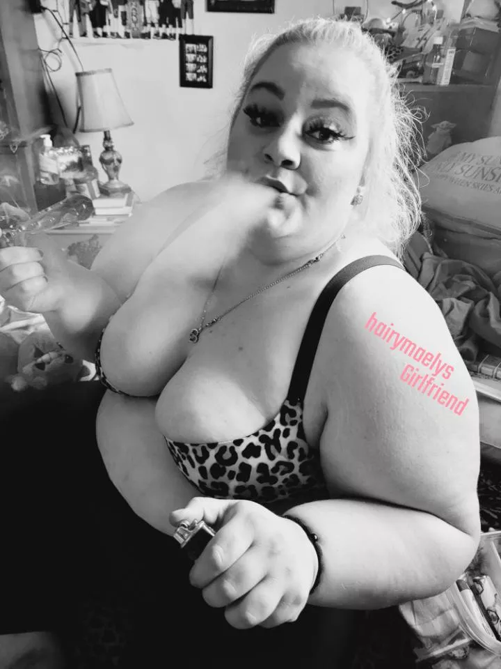 caught my babe in the midding of toking shirtless