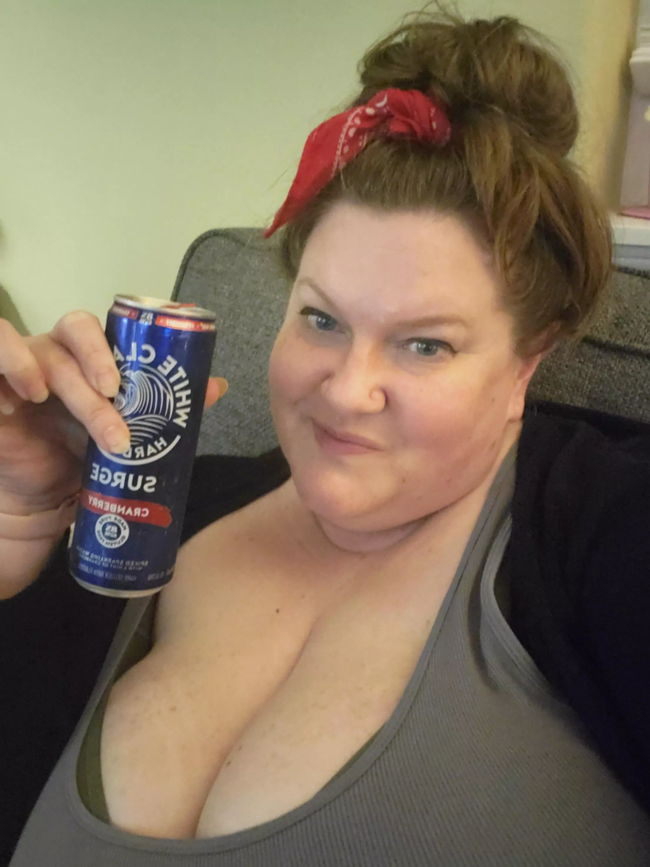 Cheers to Friday 🥂 [F49]