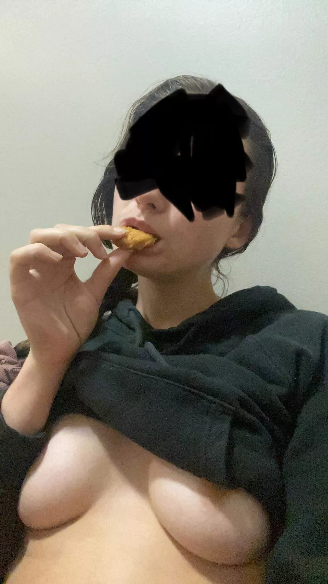 Chicken nuggets with a side of under boob ❤️❤️❤️