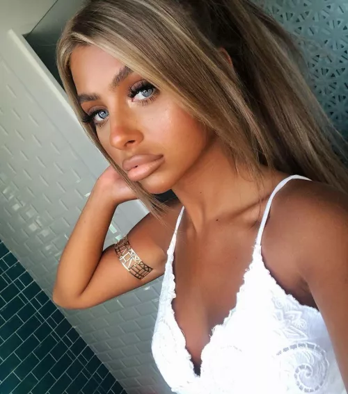 Chloe Elizabeth the perfect chav to 💦 to