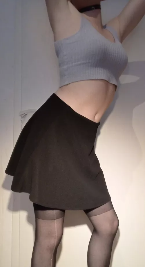 Chose a more spring-timey outfit for today 🥰