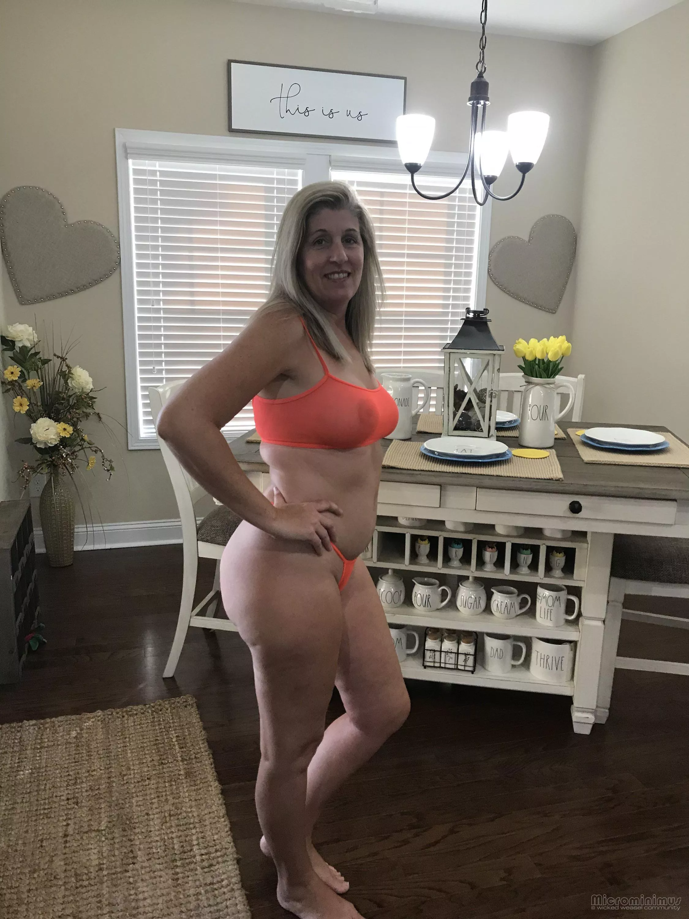 Come check me out in the comments!! Daily pics and vids and weekly ppv’s!! 46 year old milf!!