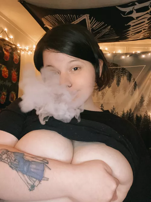 Come smoke with me before the weekday starts ❤️