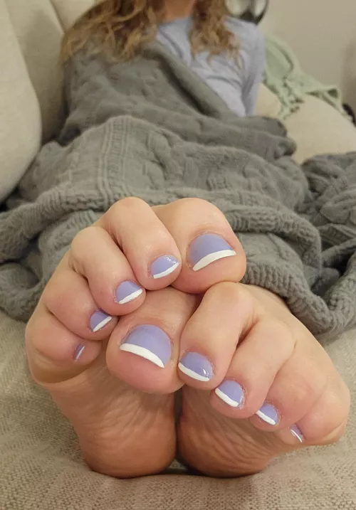 Come tuck me in and kiss each of my cute toesies goodnight☺️😘