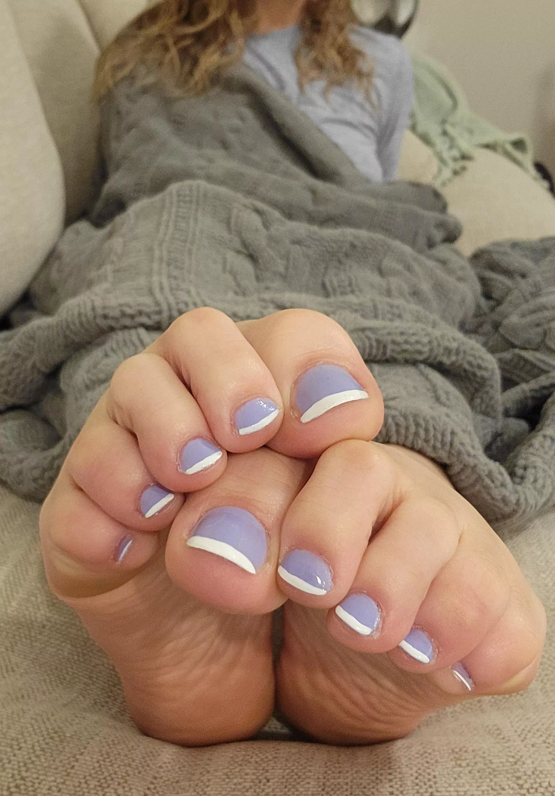 Come tuck me in and kiss each of my cute toesies goodnight☺️😘