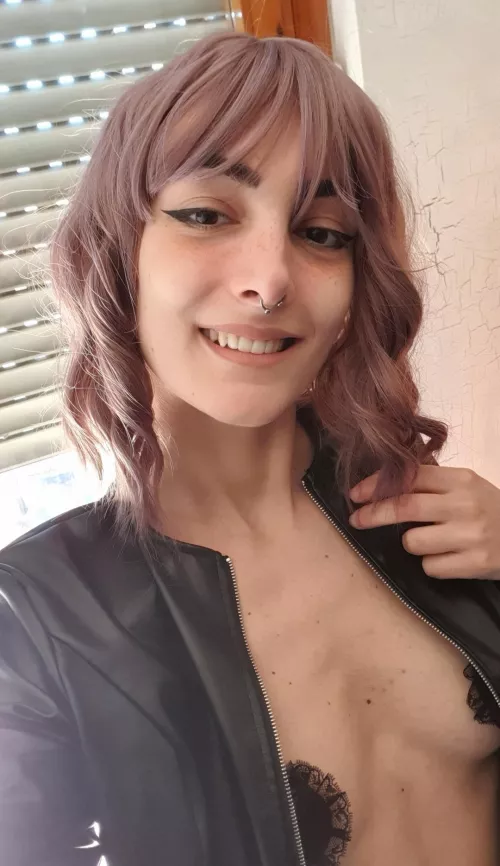 cover my little tits 🤭