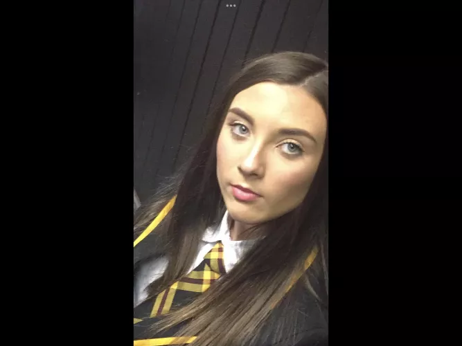 Cumtribute this pic of her and get her nude kik: jasonk1222