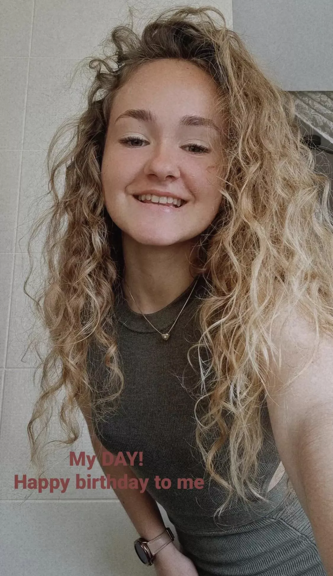 Curly hair skank, wanna grab a hold of those hips