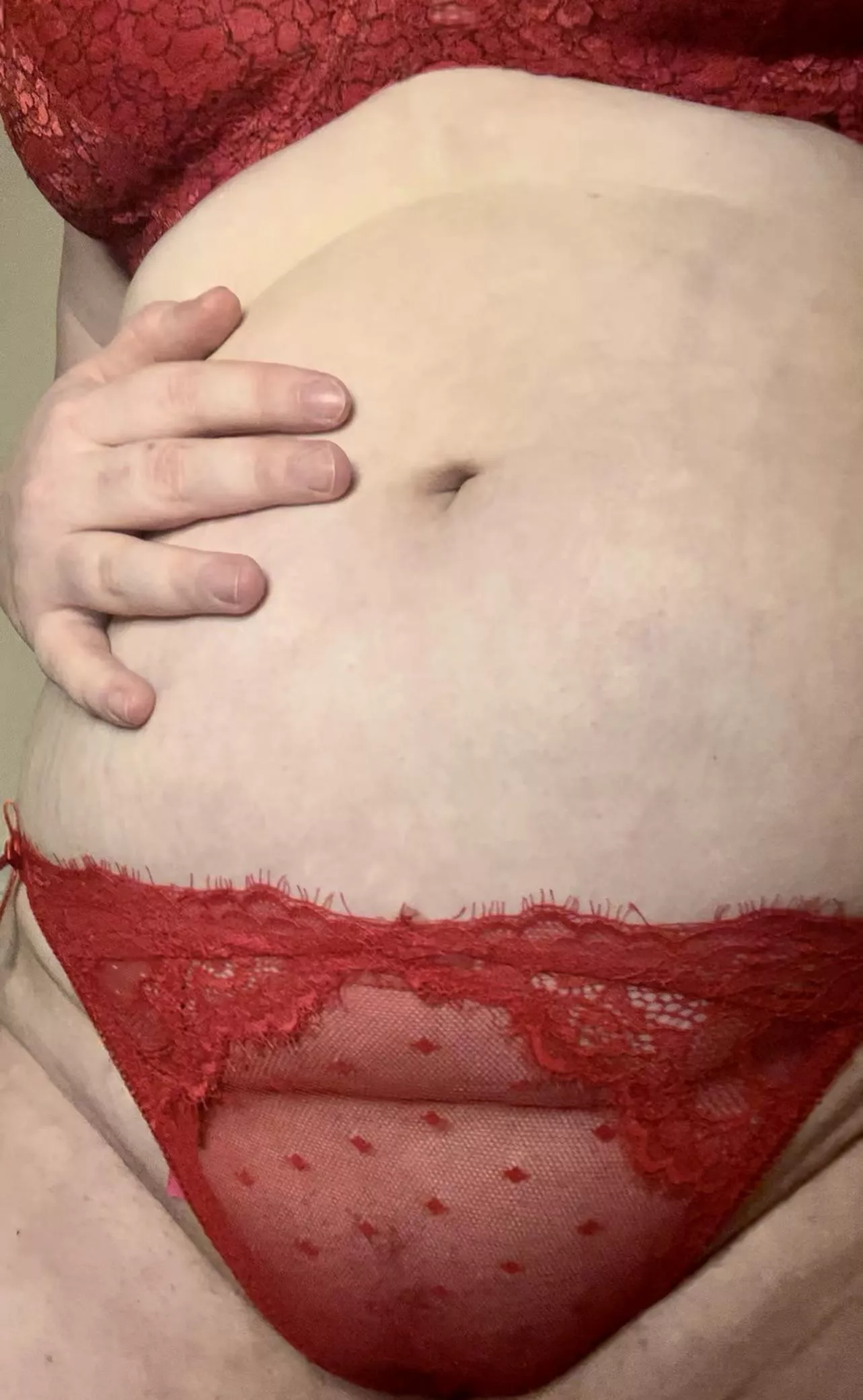 Curvy babe but the belly button still cute 🥰 Curvy babe but the belly button still cute 🥰