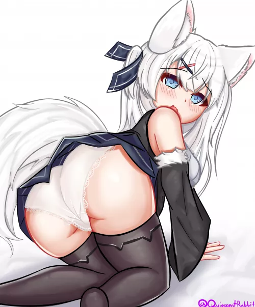 Cute foxgirl flaunts her butt~