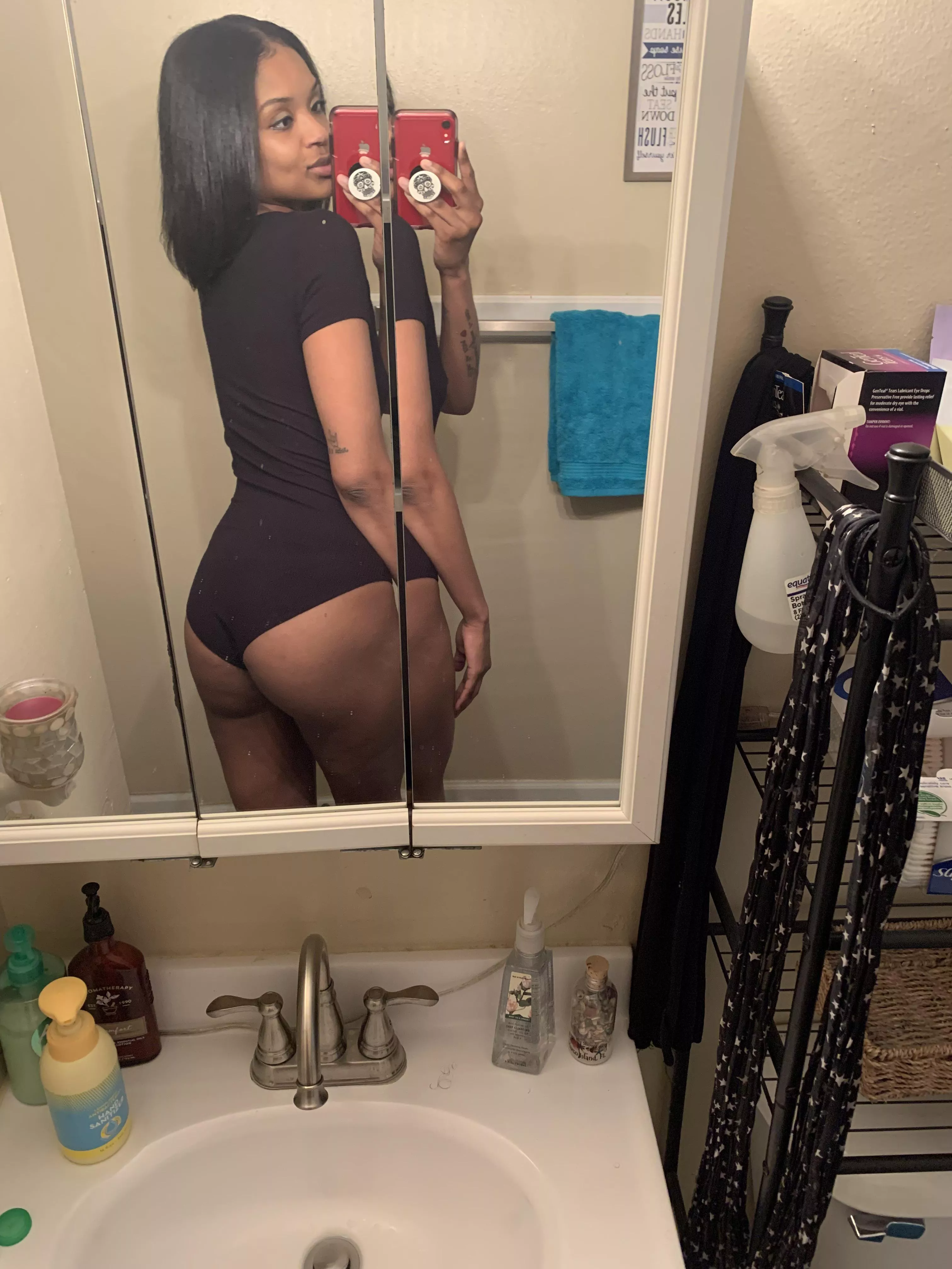 Cute lil booty. 😋