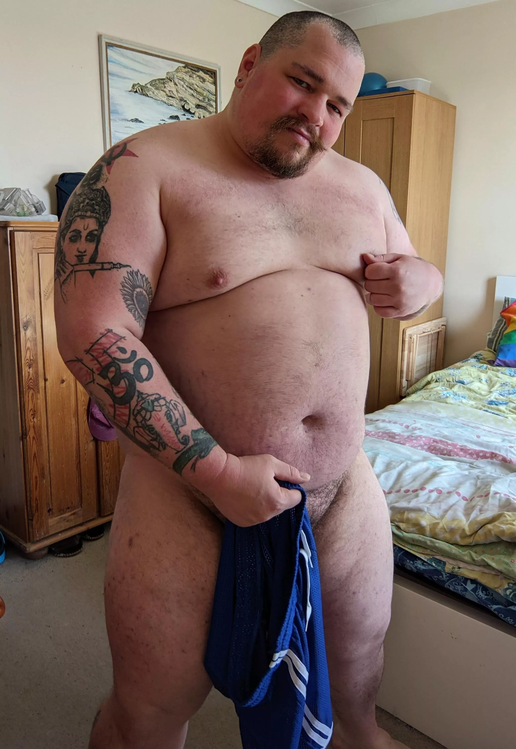 Daddy just finished his workout. Come and give me a sniff.