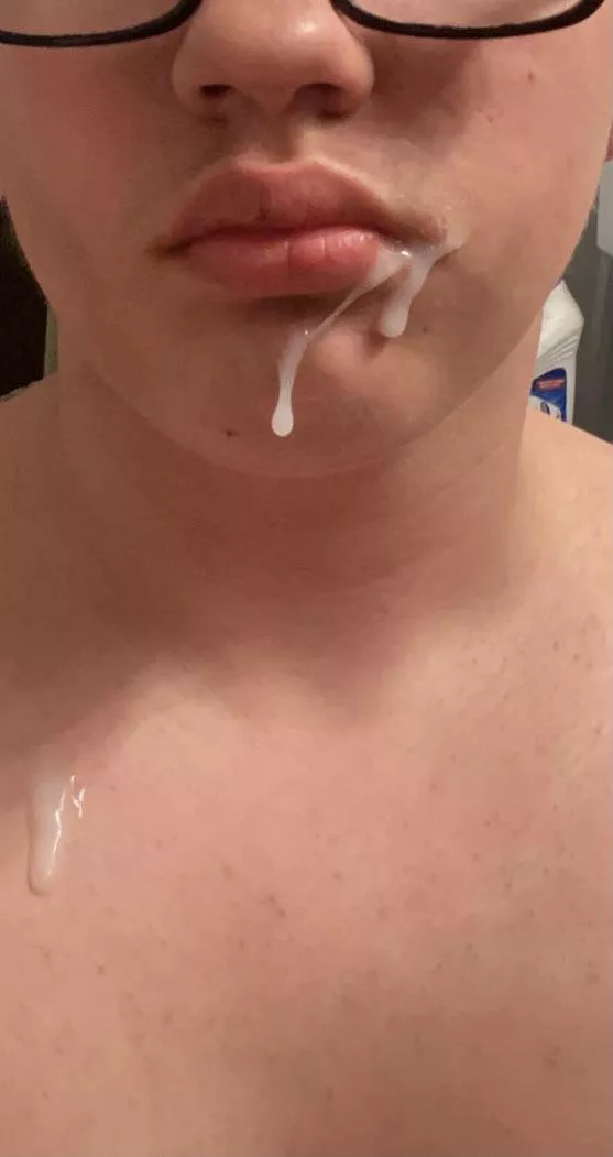 Daddy made a mess dm me I’ll do anything u want