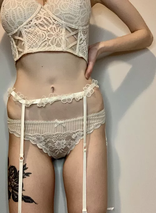 Dainty in white 🤍