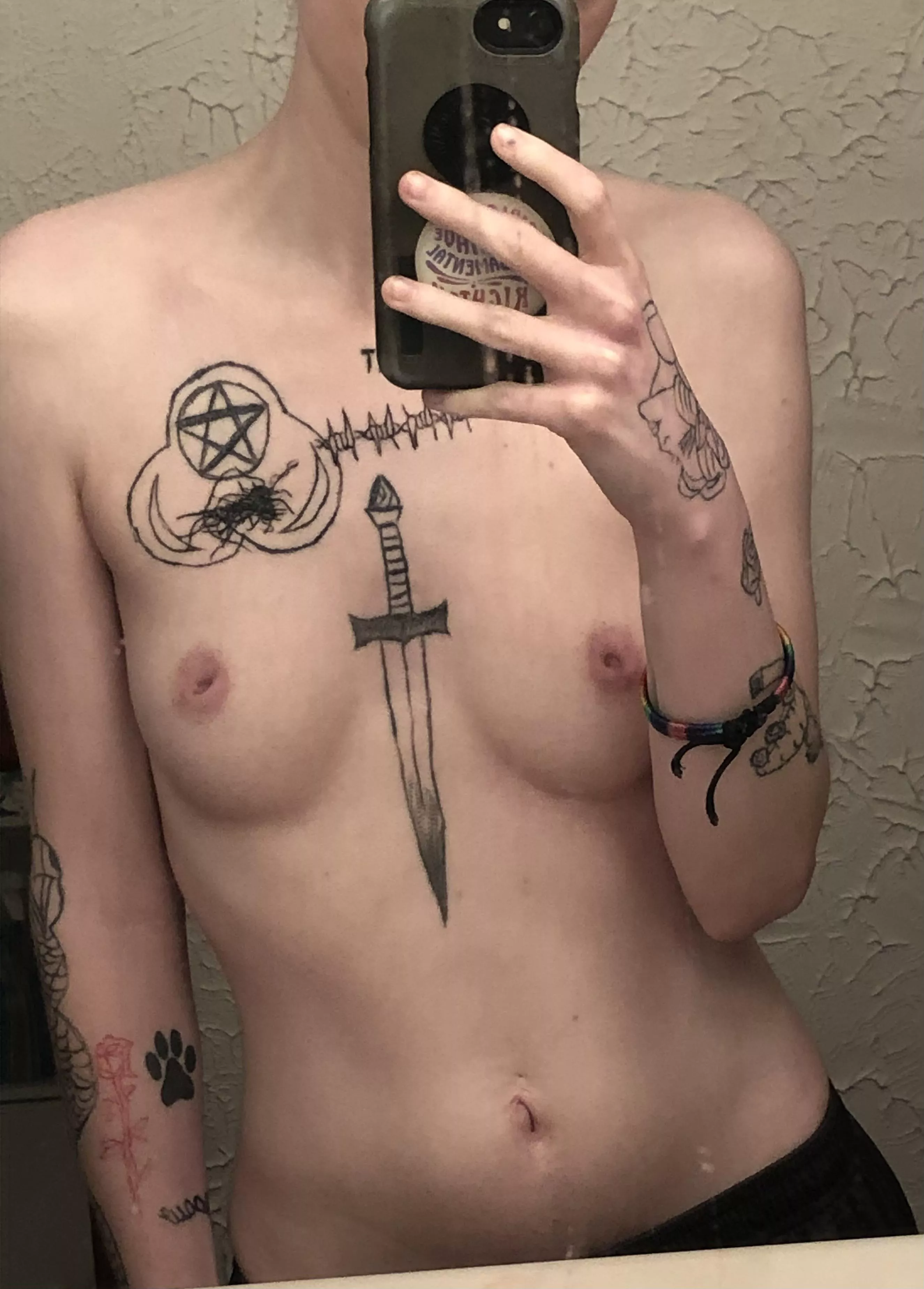 Dirty mirror, good selfie? 🙈🙈