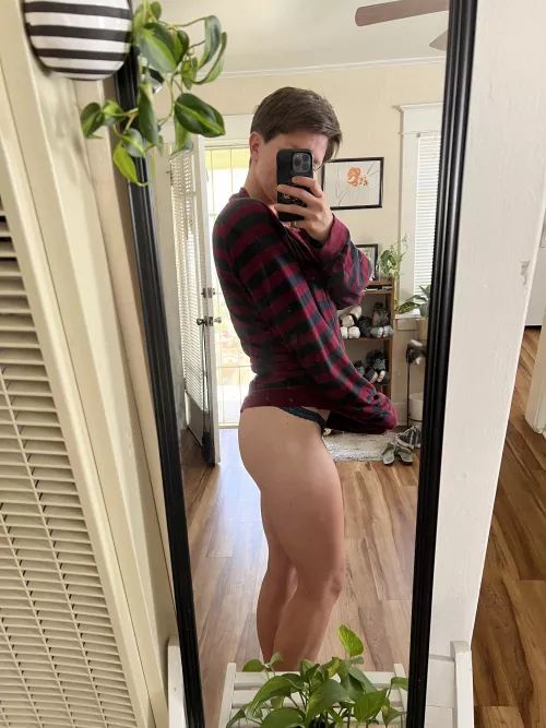 Disclaimer: if you come over to my house, I will show you all my plants AND steal your shirt ✨