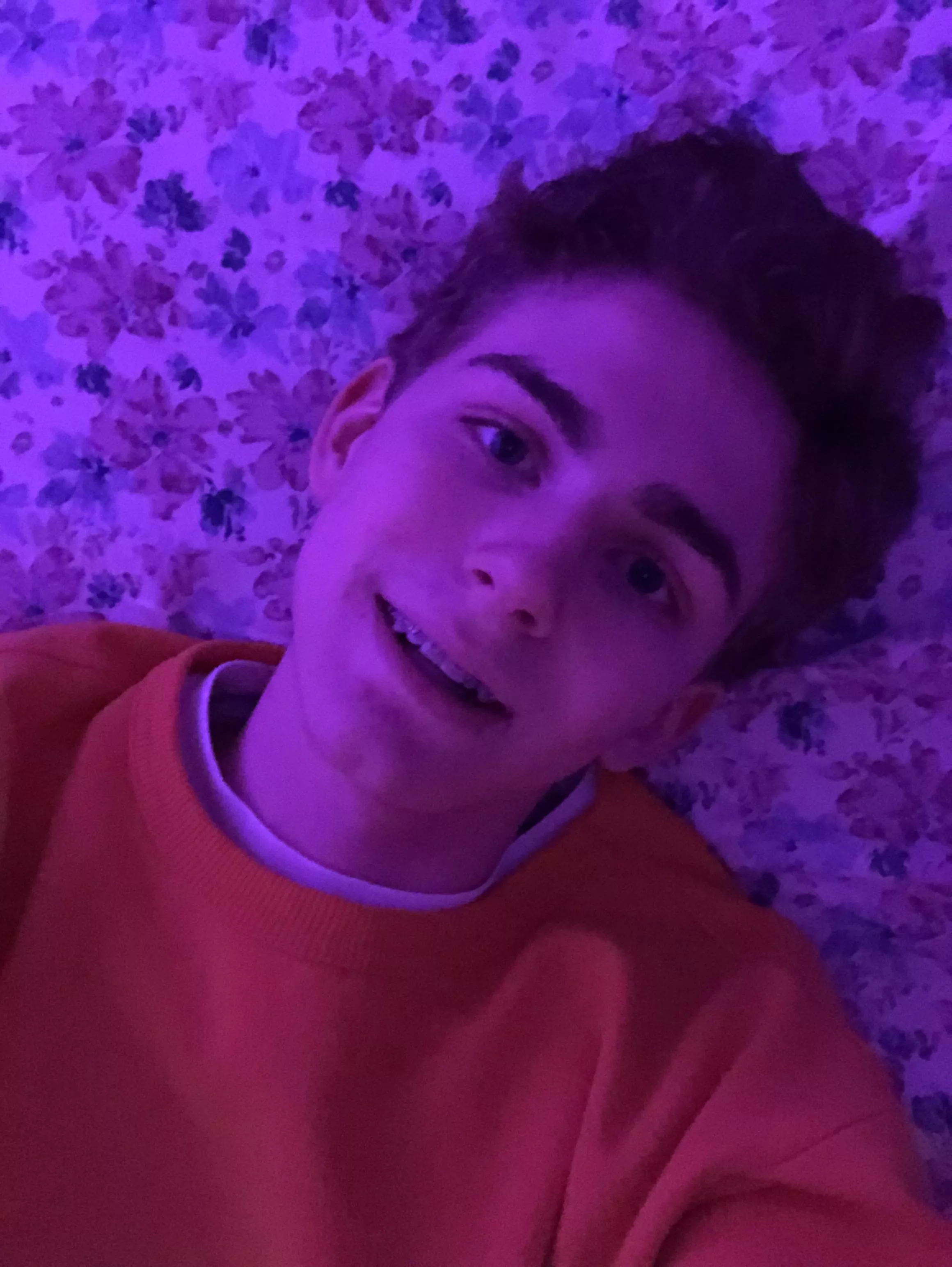 DM if you wanna chat or play games 🌂🐈