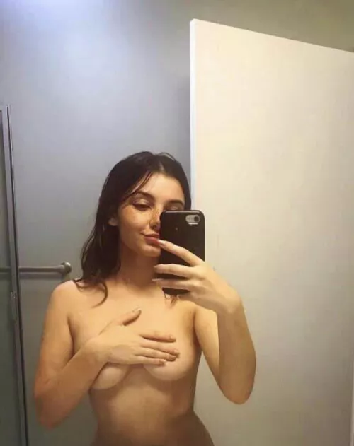 Dm me if you’re interested seeing more for a cheap price😘😘