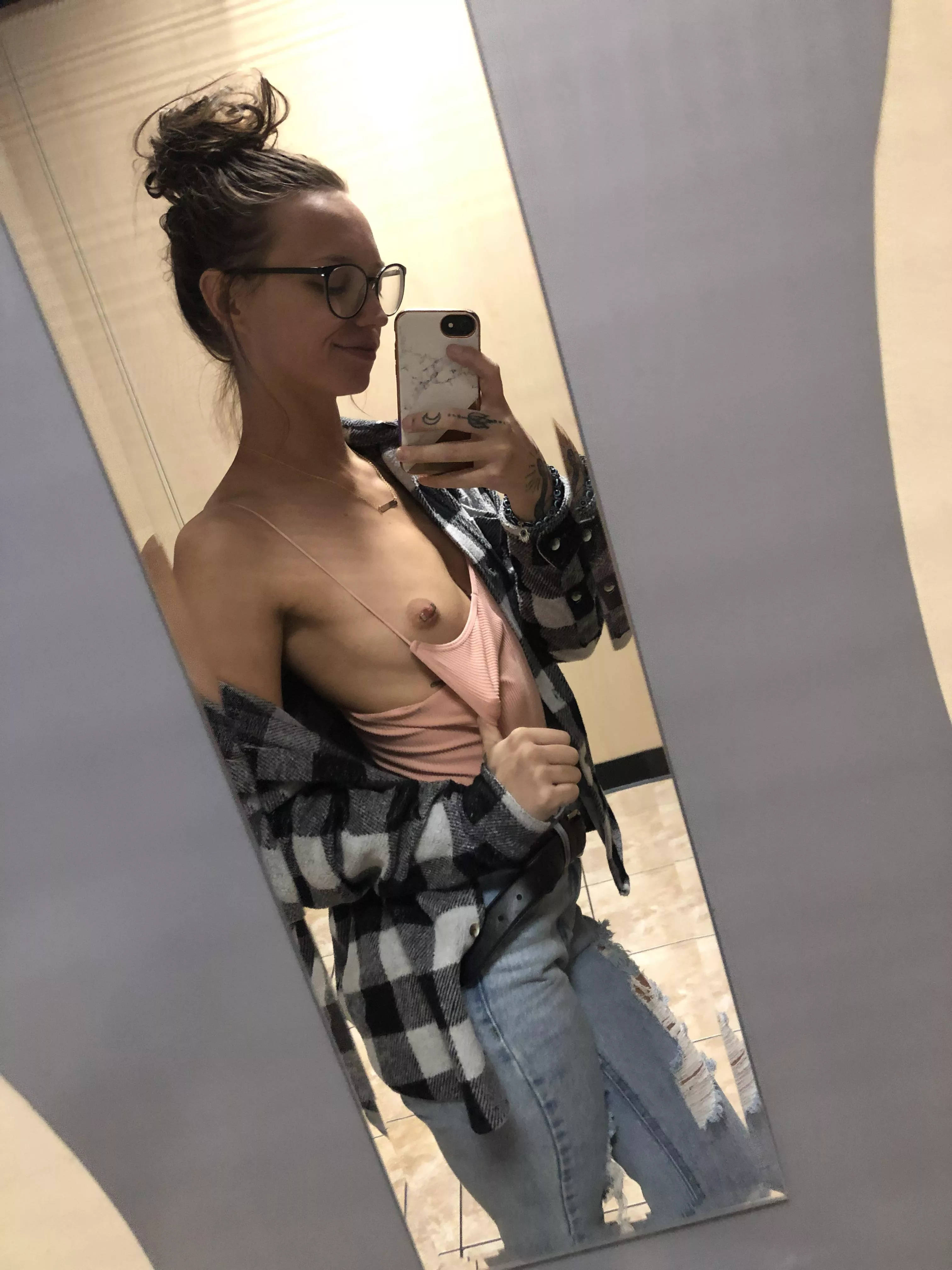 Do guys really like small boobs ? 😏