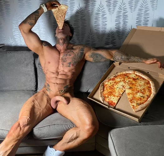 Do you like meat on your pizza 🍕 🍆