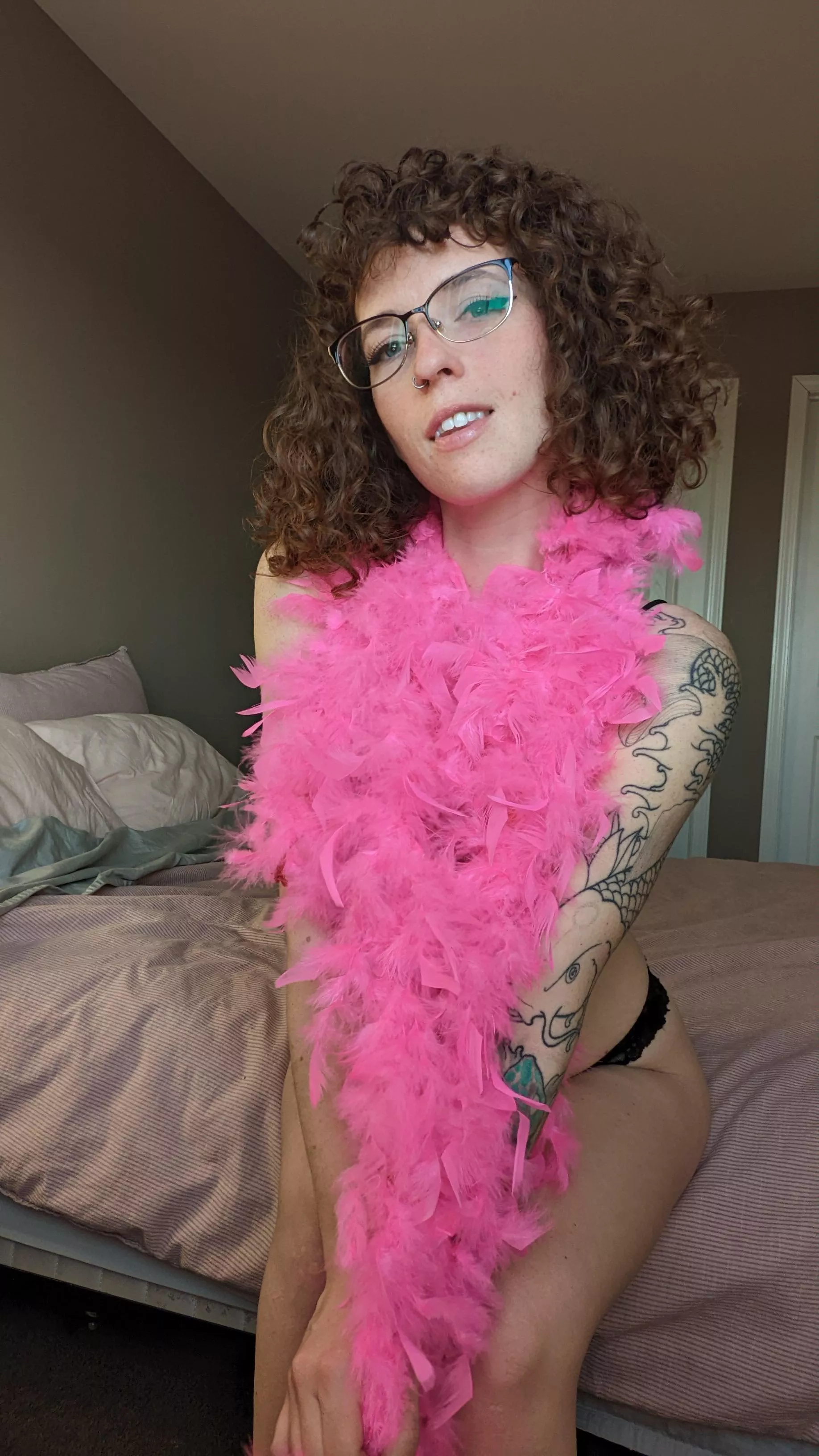 Do you like my boa? 😇