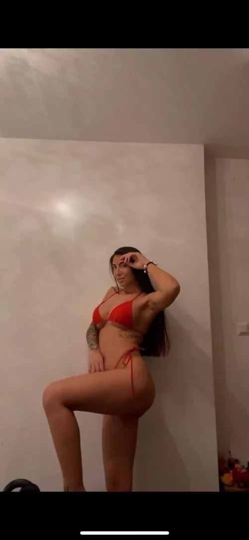 do you like my red costume?😳