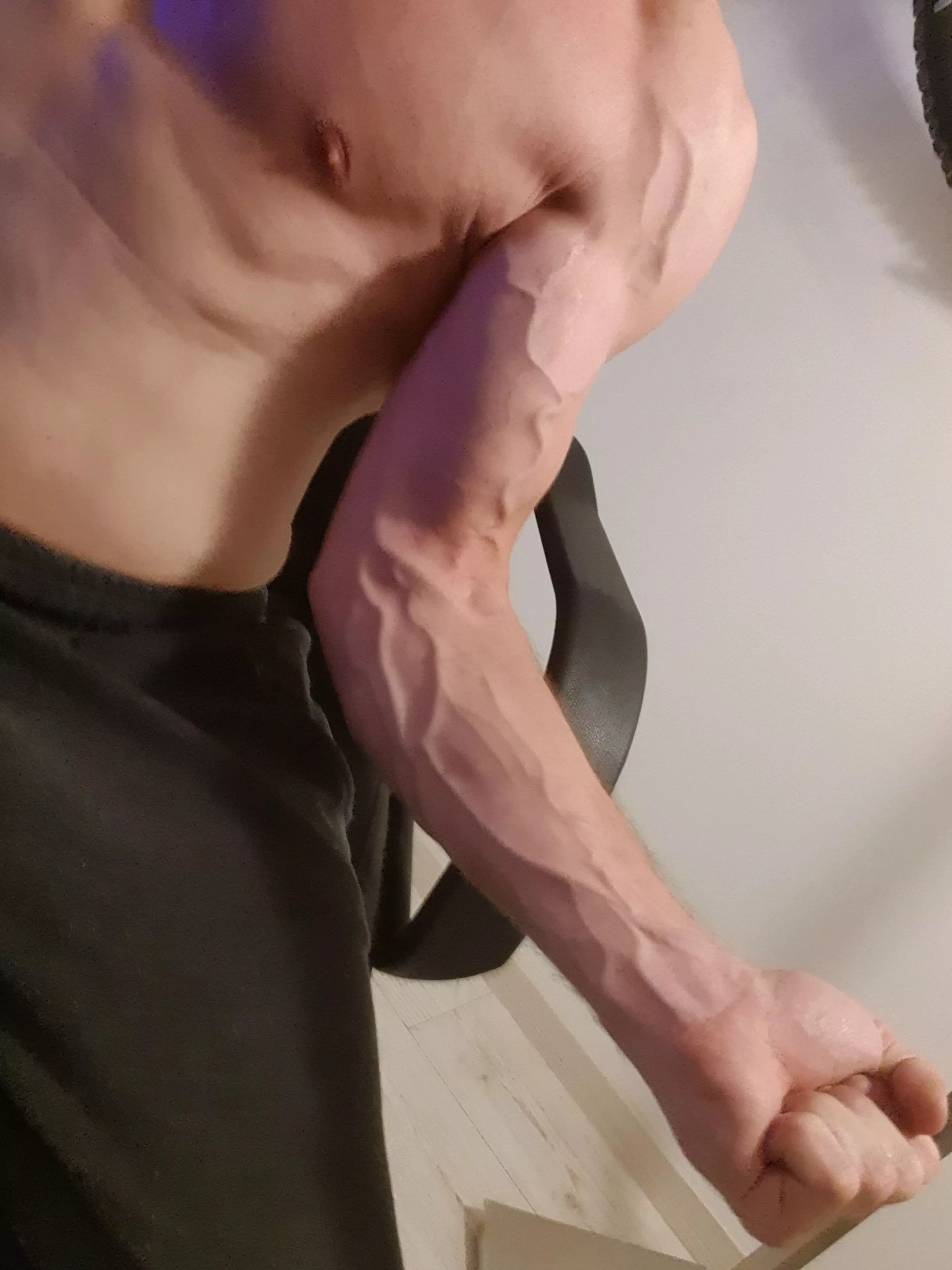 do you like some veiny forearms? 😌