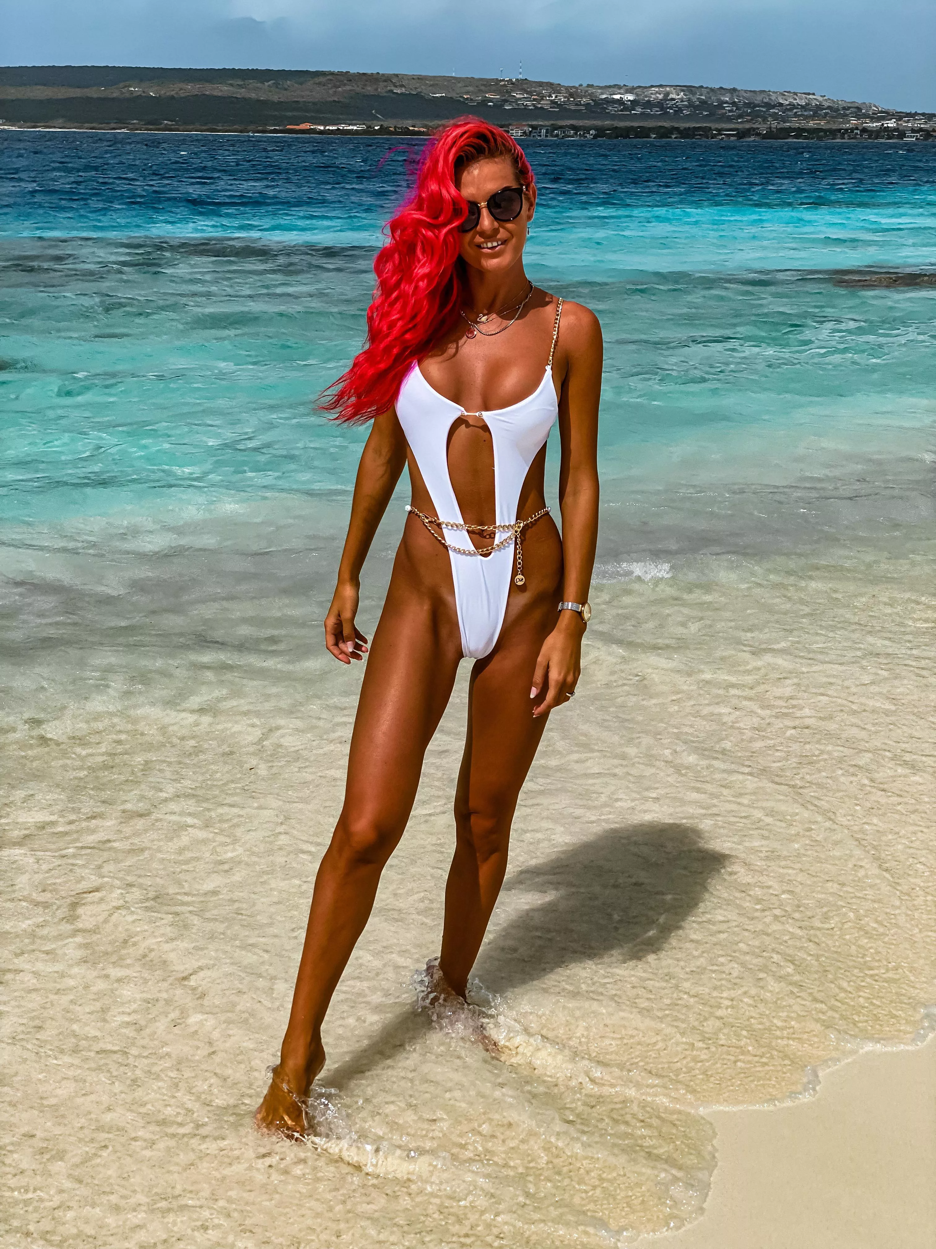 Do you like to swim? Come and join me 💦🤍