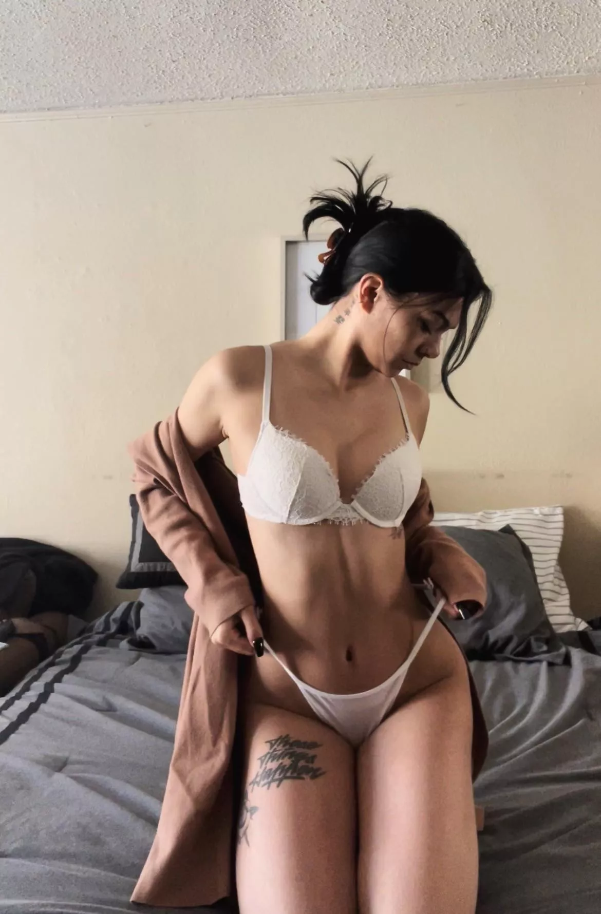 Do you think I look pretty in white?🤍💦