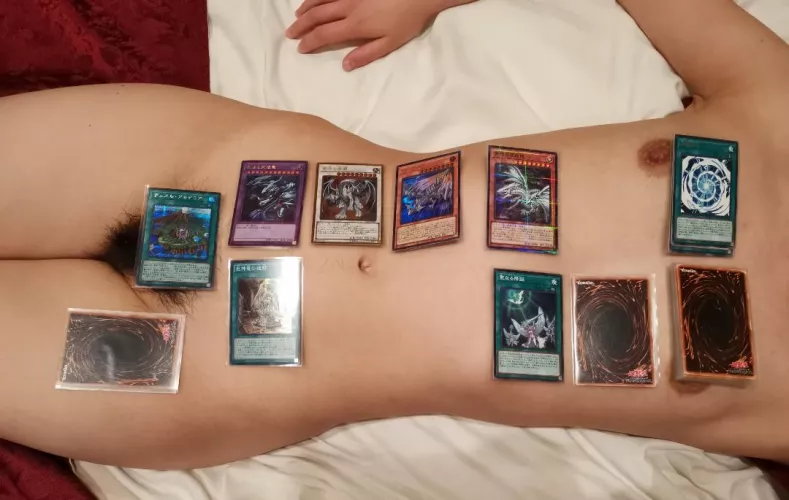 Does anyone here play YuGiOh? 💕 🇯🇵 18 [F] In Japan we have an old tradition of eating food from a girl's body, so I wondered if this could work for duel fields. 🤔