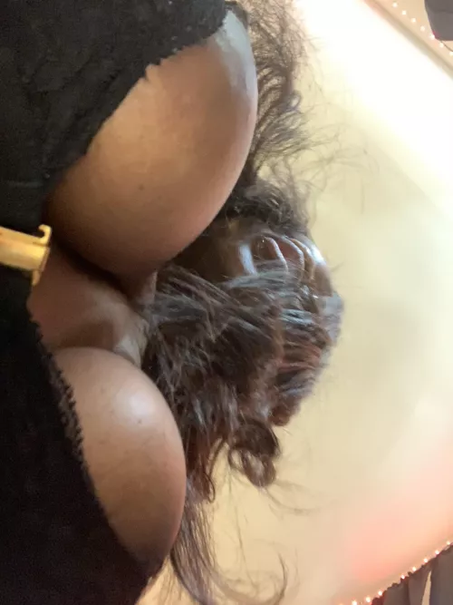 does anyone like under boob ? 😏