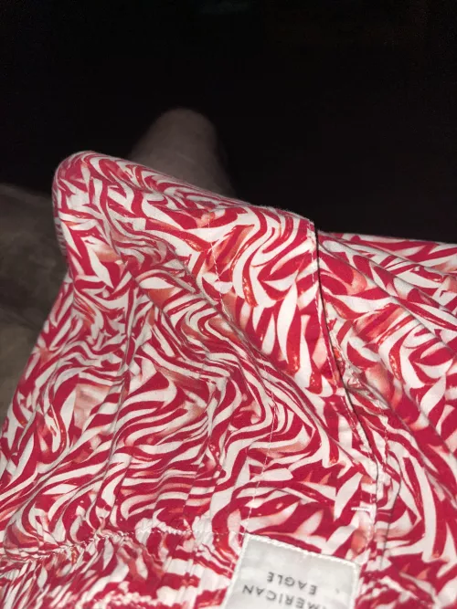 Does my bulge make you want to pull it out ?😏