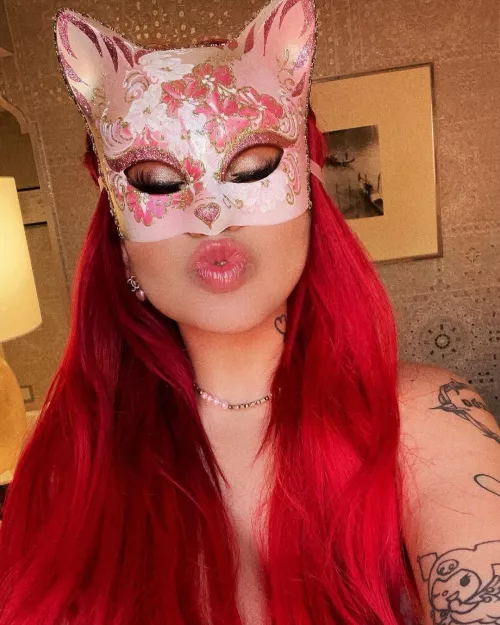 Does this actually make you hard ? 😗 😗