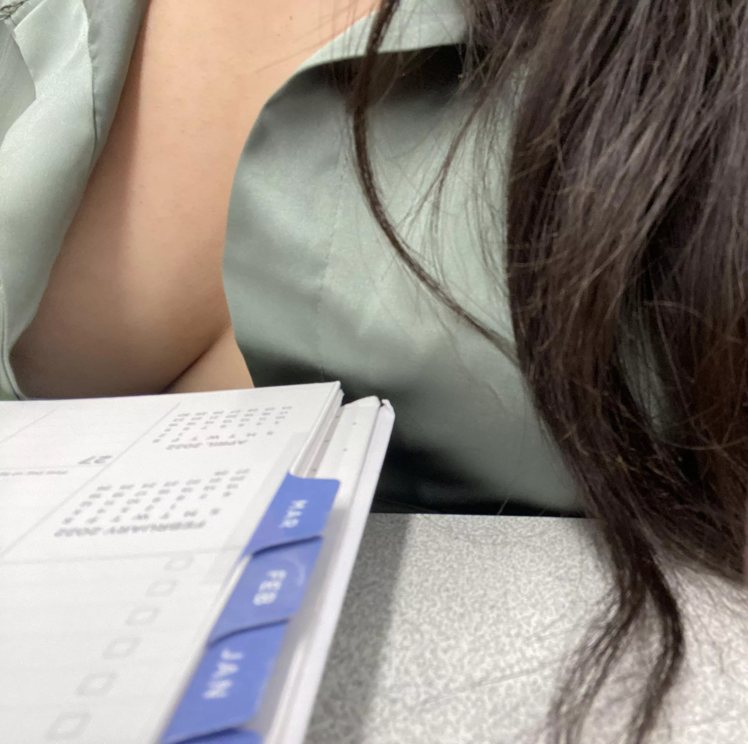 Doing paperwork, does this distract you?😘💋 [image]