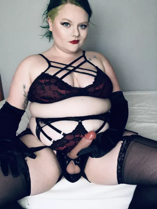 [domme] Cum sit on Mommy’s lap like a good boy. [oc]