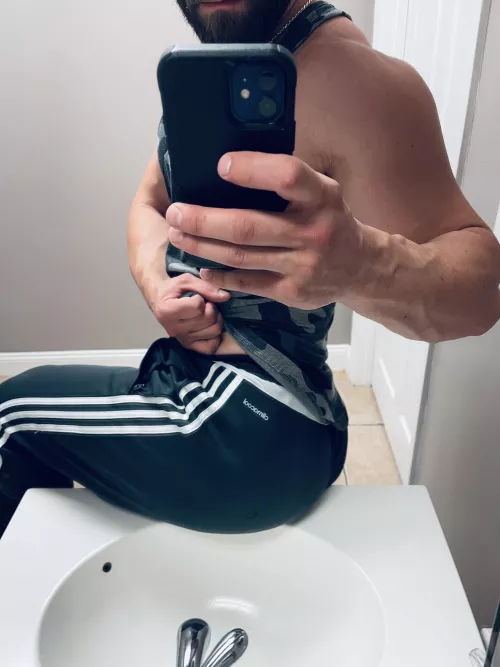 Don’t let chicks say we can’t have this pose