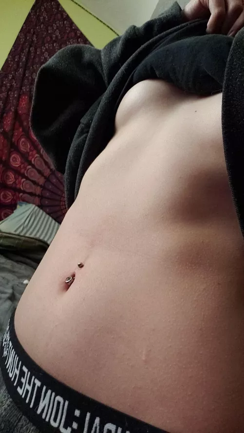 Don’t you just love my belly button and soft ass skin? It’s perfect 😘