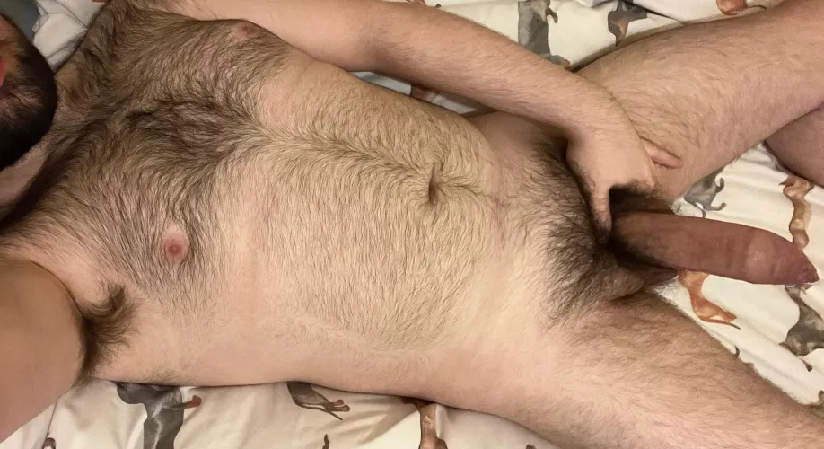 Evening boys! Who wants a taste of this hairy body? 😈🐻