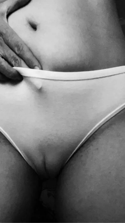 (F) 47. Cameltoe on show